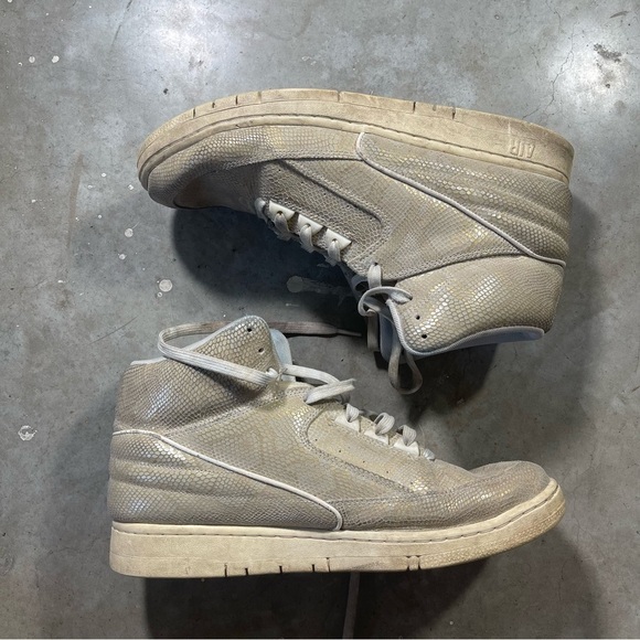 MEN'S NIKE AIR PYTHON PREMIUM SHOE SAIL/METALLIC GOLD 705066-102 SZ 11 - Picture 2 of 7